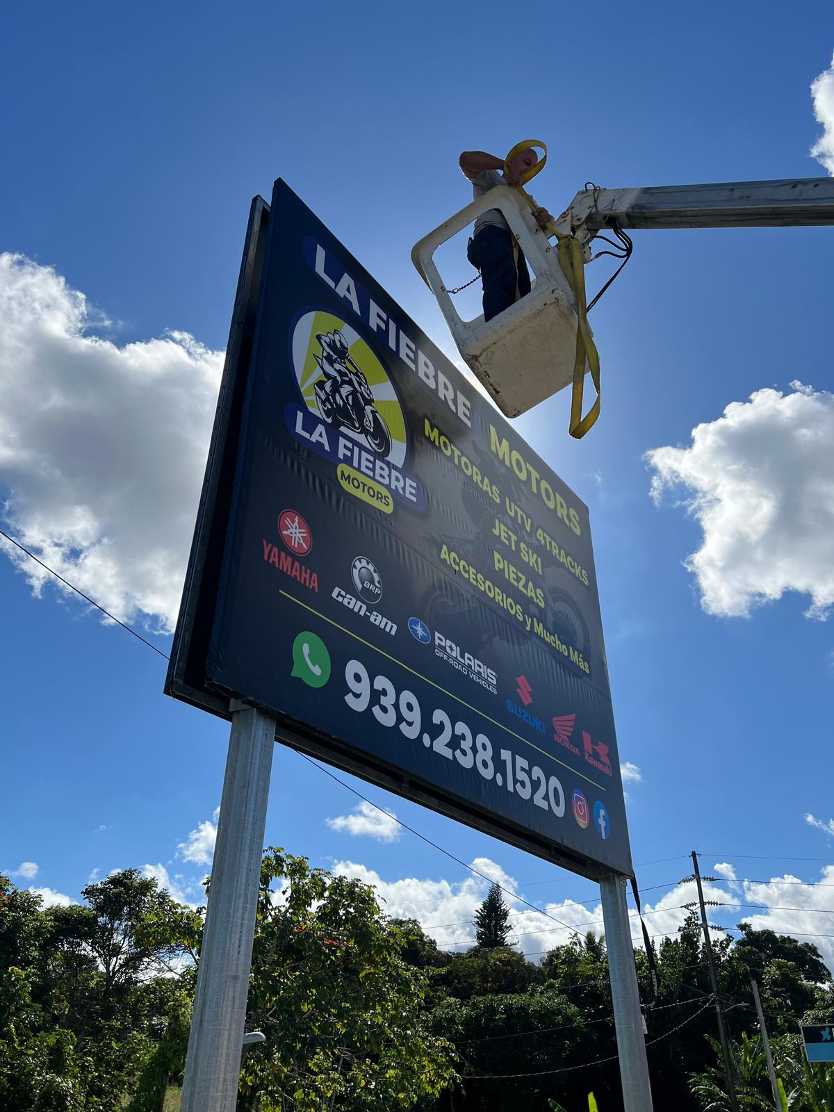 La Fiebre Motors elevated billboard